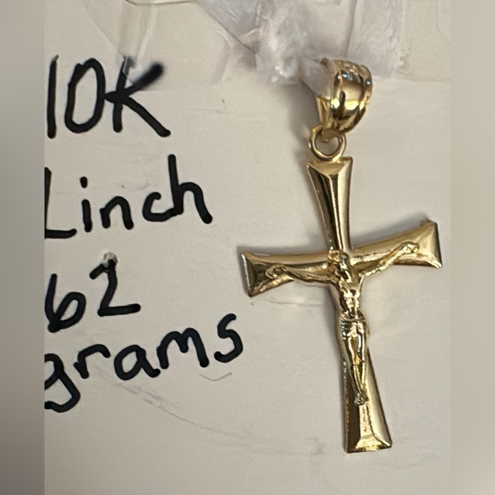 10k real Gold Crucifix Pendant and others starting at 100$ lmk which one for $